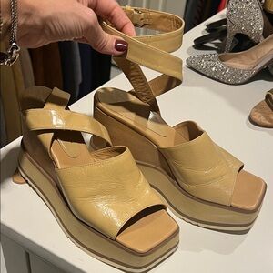 Paloma Barcelo Cream Platform Sandals